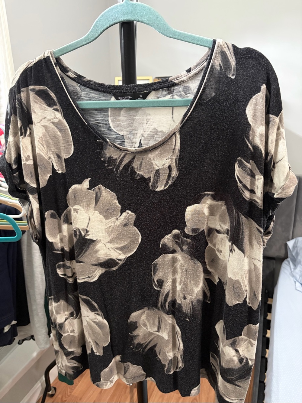 Simply Vera Vera Wang Black Short-Sleeve Top with Cream Floral Print XL
